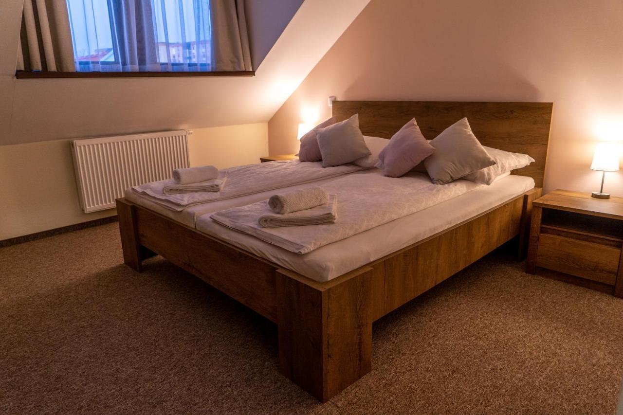 Rozsa Etterem & Panzio Bed & Breakfast Pecs Luaran gambar