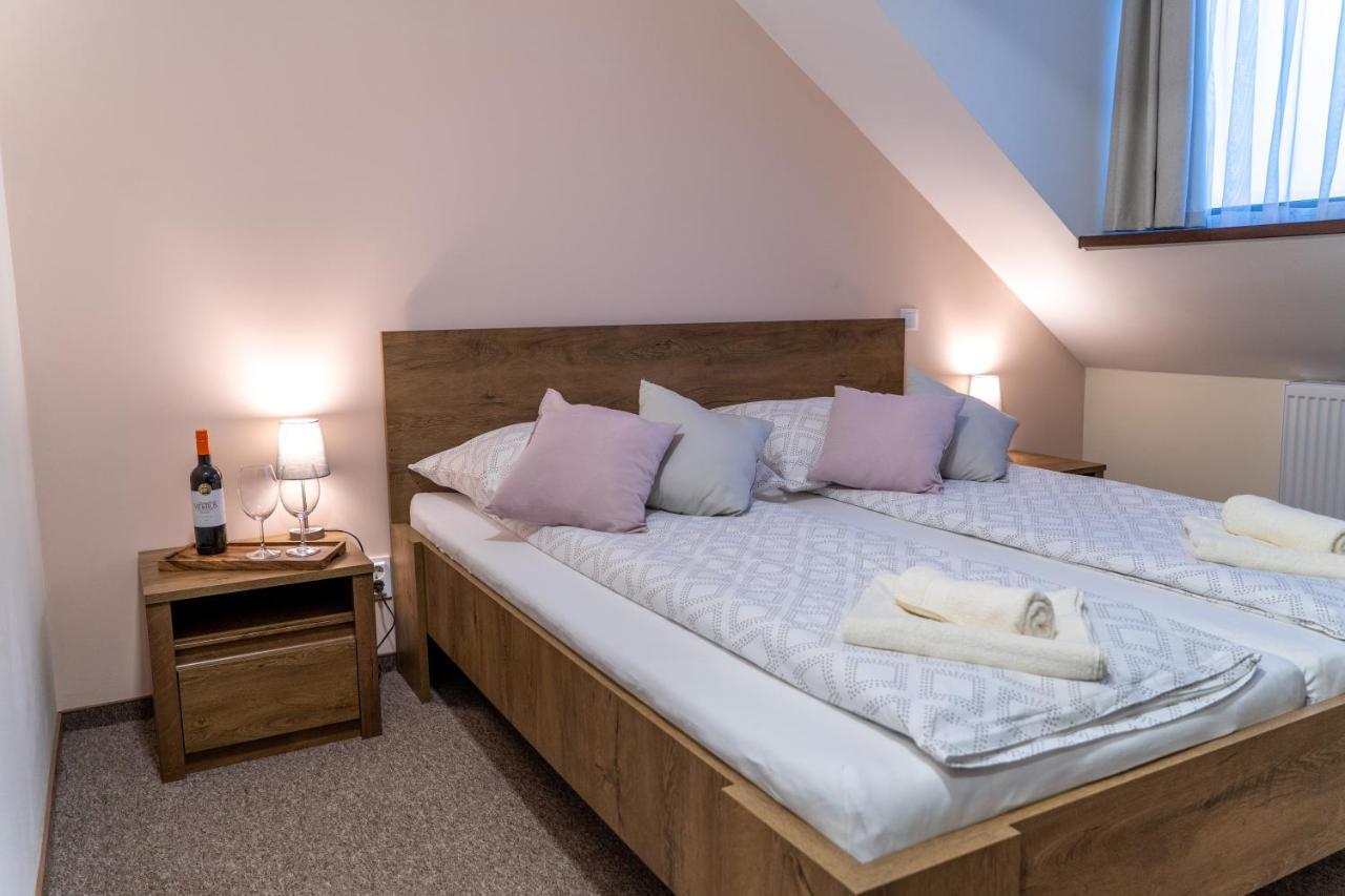 Rozsa Etterem & Panzio Bed & Breakfast Pecs Luaran gambar