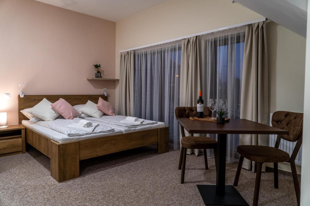 Rozsa Etterem & Panzio Bed & Breakfast Pecs Luaran gambar