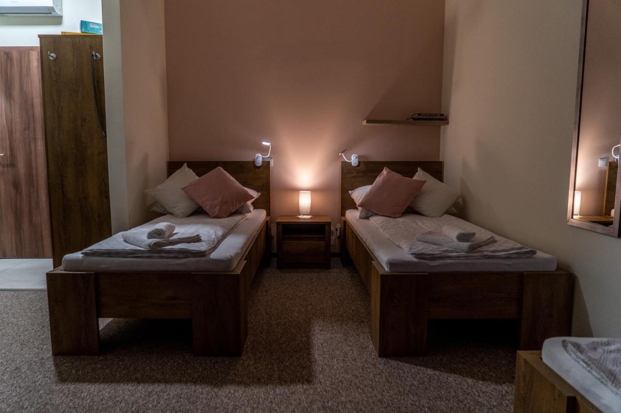 Rozsa Etterem & Panzio Bed & Breakfast Pecs Luaran gambar